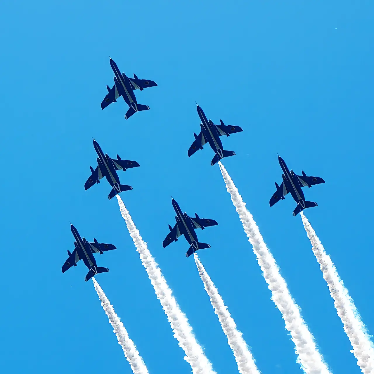 ブルーインパルス展示飛行 ~熊本地震10年関連事業~